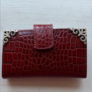Brighton Leather Wallet – Croc‑Embossed Burgundy | NEW